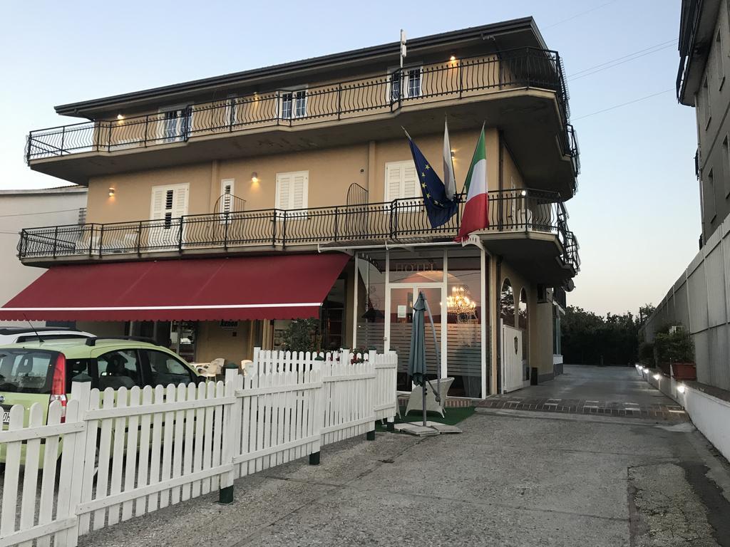 Hotel Ascot Caianello Exterior foto